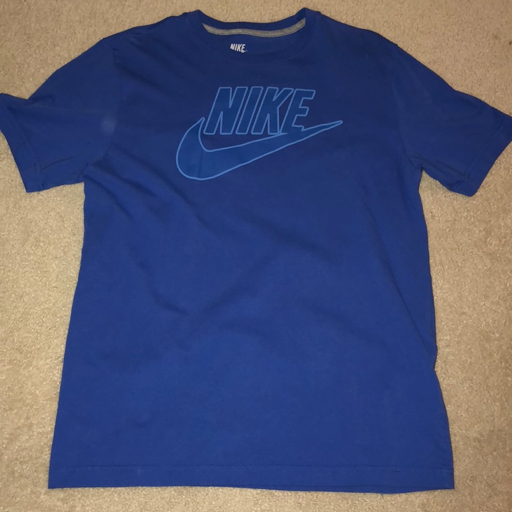 Nike shirt size L